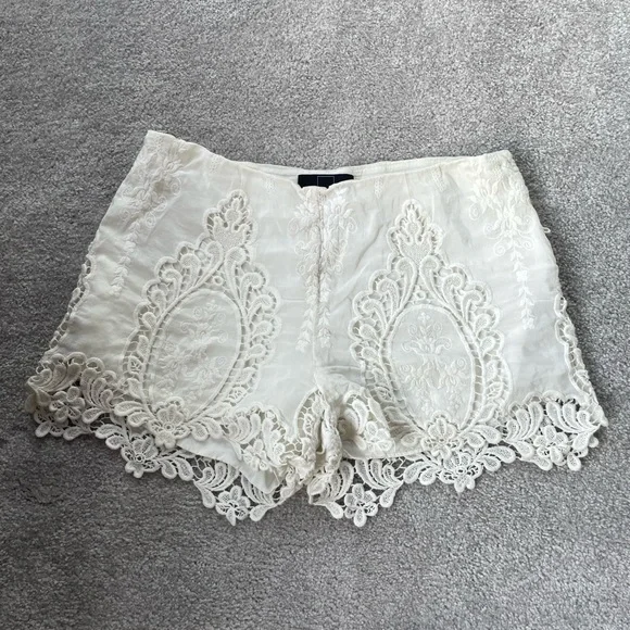Dolce Vita white boho lace shorts - Picture 1 of 3